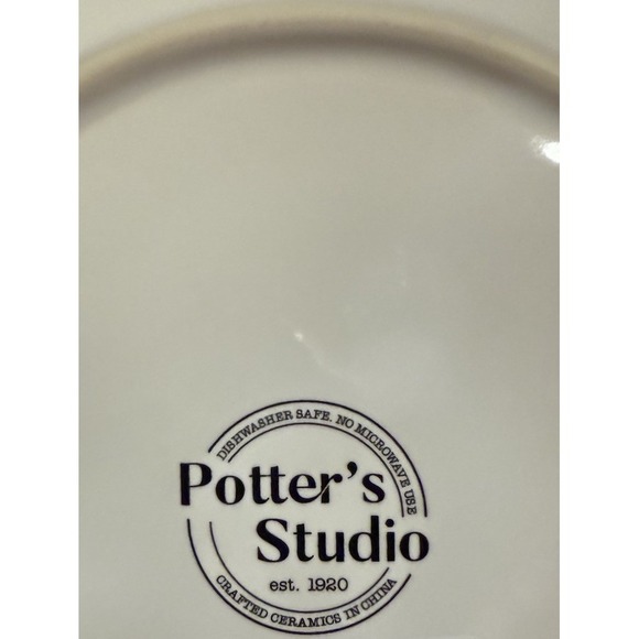 Potter's Studio 7 1/2" Side Plate with Green Pine Trees and Gold Snow Accents - Picture 3 of 3